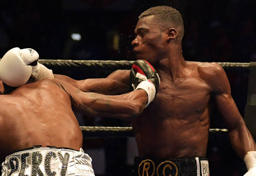 Комми и Ломаченко не смогут встретиться 12 апреля