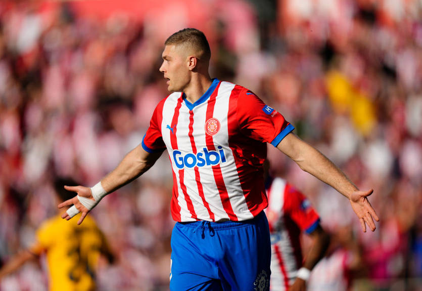 Довбик - шестой украинец в истории, забивший 2+ гола Барселоне