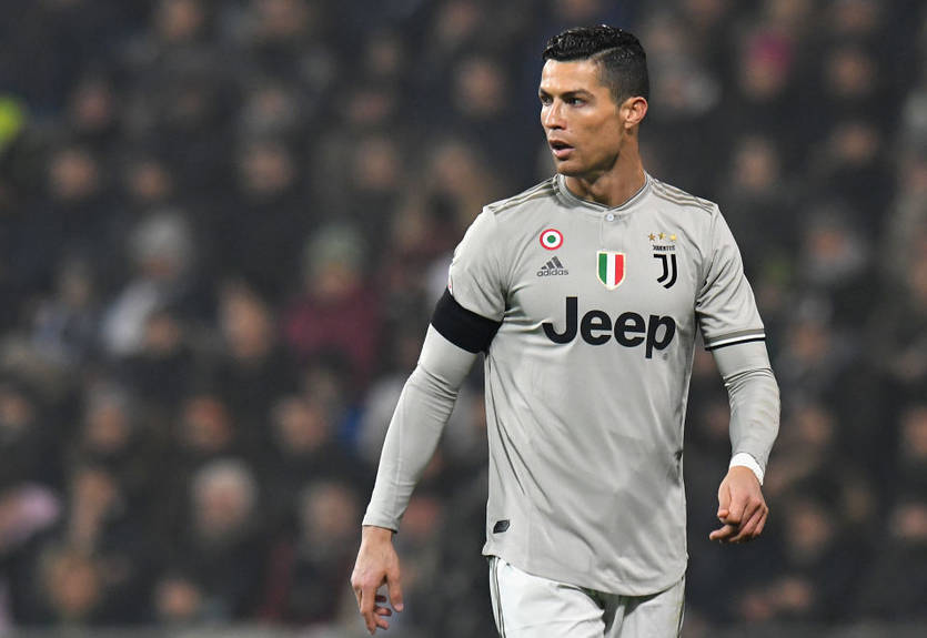 Роналду со злости запустил мяч в голову Хедире