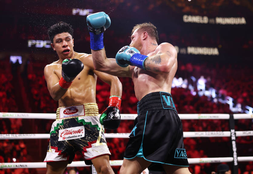 Альварес із нокдауном здобув перемогу над Мунгією: відео найкращих моментів бою