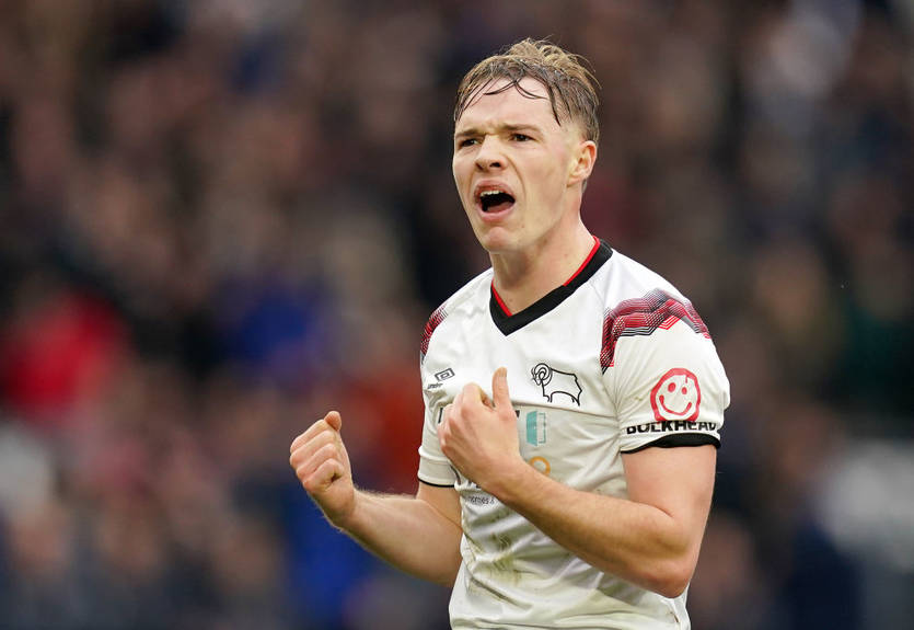 П'яний, у формі, але з медаллю: гравець англійського клубу добре відзначив підвищення у класі