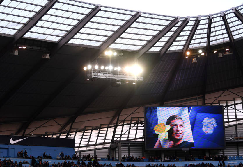 Матчи Лиги чемпионов и Лиги Европы начнутся с минуты молчания в память о Сале