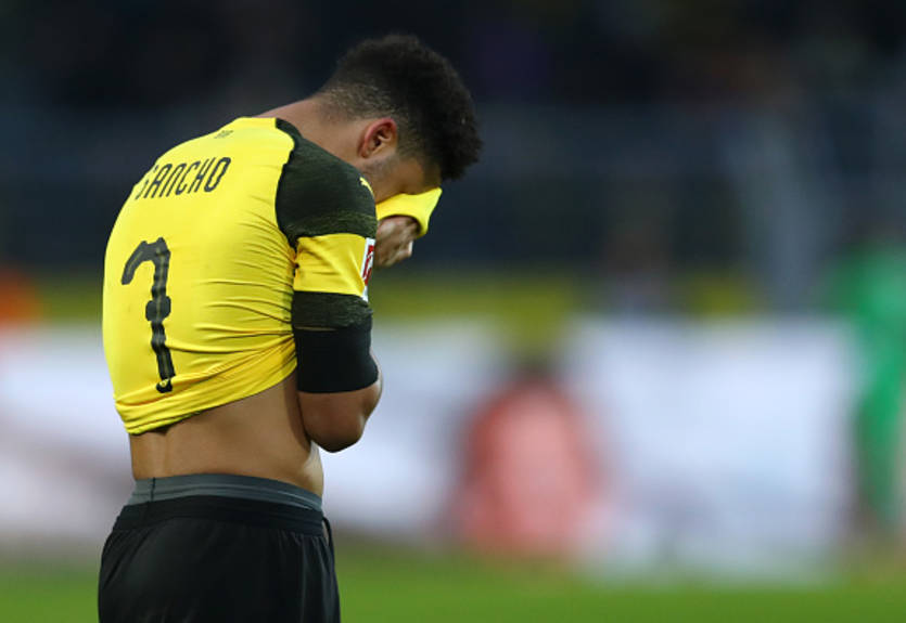 Санчо забыл дома паспорт и задержал вылет команды в Лондон Санчо забыл дома паспорт и задержал вылет команды в Лондон