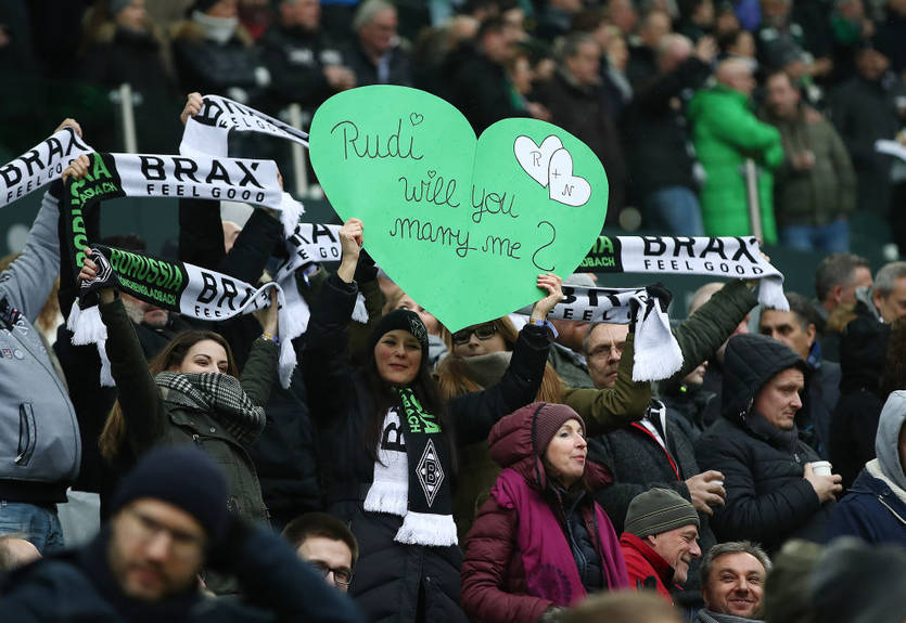 Боруссия М необычным способом помогла фанату вернуть девушку Боруссия М необычным способом помогла фанату вернуть девушку