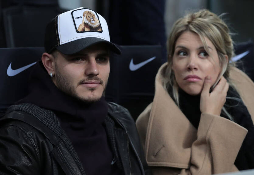 Жена Икарди сожгла совместные с Мауро фото, породив слухи о разводе Жена Икарди сожгла совместные с Мауро фото, породив слухи о разводе