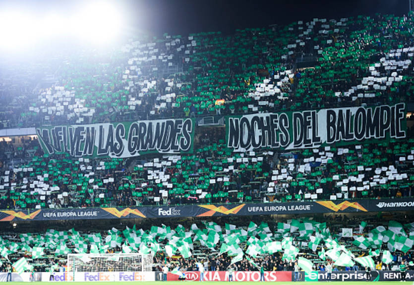 После игры фанаты Бетиса и Ренна продолжали петь на стадионе