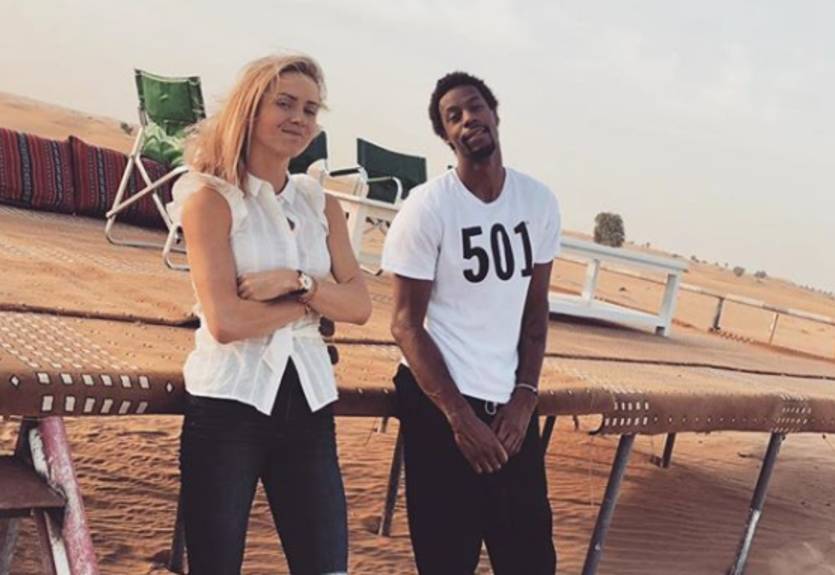 Свитолина прокатила Монфиса на квадроцикле по пустыне