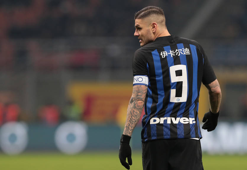 Легенда мотоспорта вырядился в Икарди на карнавал, а его спутница - в Ванду Нару