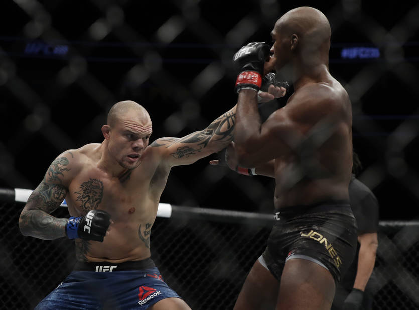 Джон Джонс и Энтони Смит / Getty Images