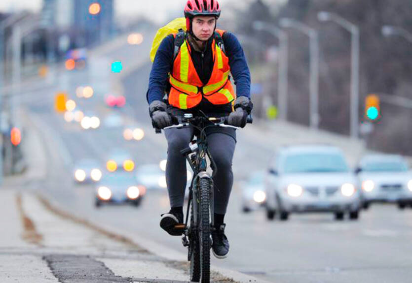 Причины ездить на велосипеде по тротуару