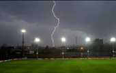 Бразильские футболисты получили удар молнией во время тренировки