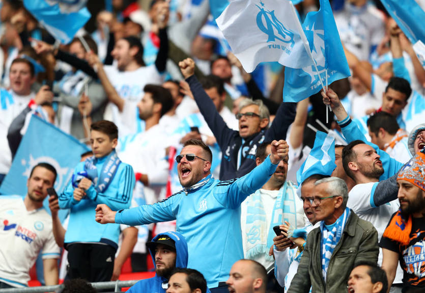 Фанат Марселя решил уничтожить свою машину после поражения от ПСЖ