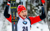 Биатлон: Кузьмина выиграла спринт в Холменколлене