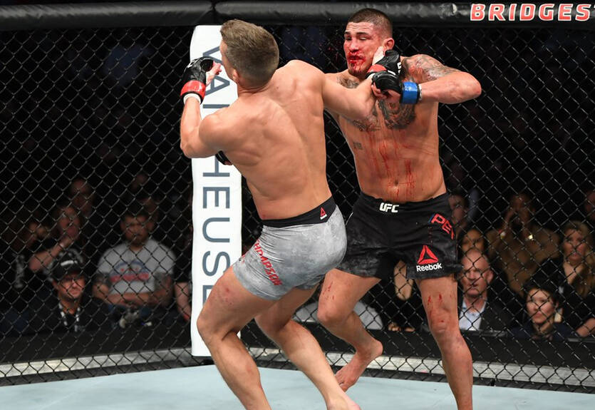 Энтони Петтис - Стивен Томпсон: полное видео поединка