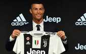 А формы Ювентуса нет? Роналду подсунули для автографа футболку Реала