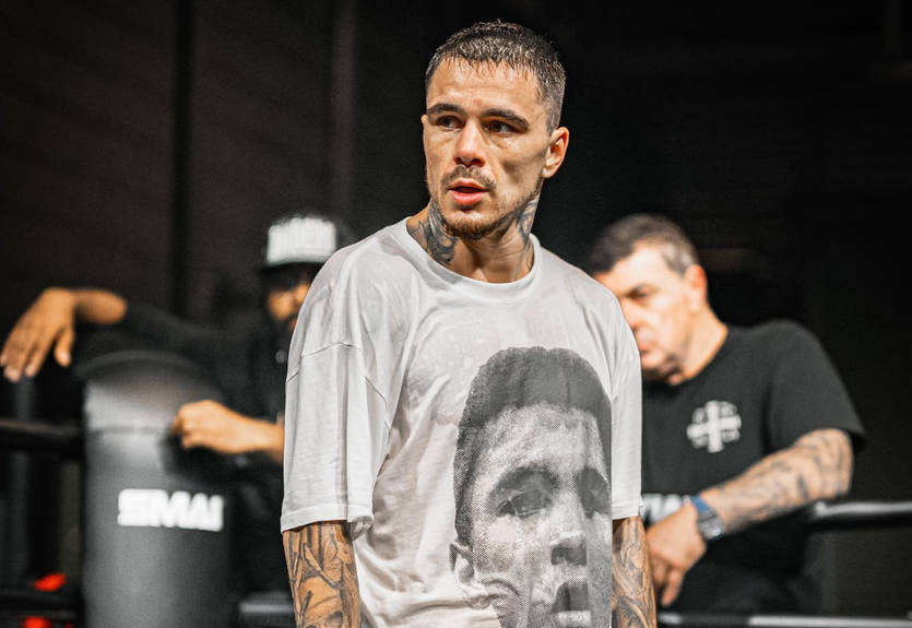 В тренировочном лагере Камбососа висит российский флаг