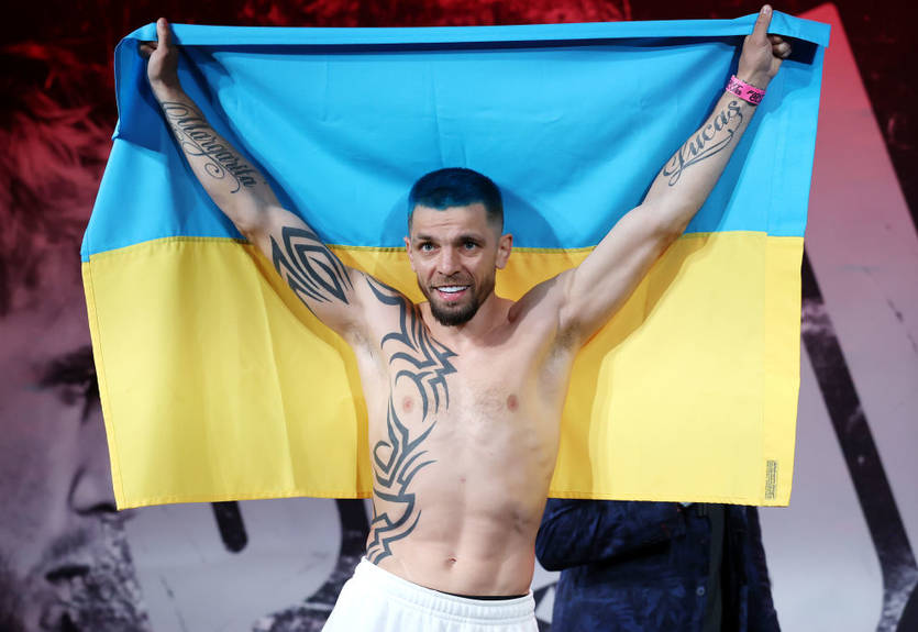 Одиозный украинский боксер отмечен флагом США на постере следующего боя Одиозный украинский боксер отмечен флагом США на постере следующего боя