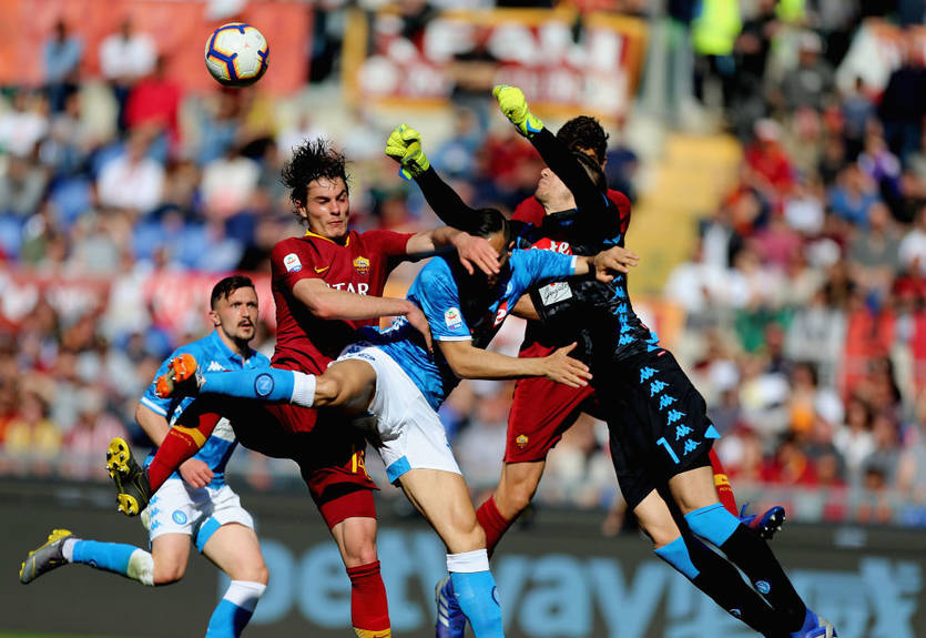 Серия А: Интер дома проиграл Лацио, Рома разгромно уступила Наполи Серия А: Интер дома проиграл Лацио, Рома разгромно уступила Наполи