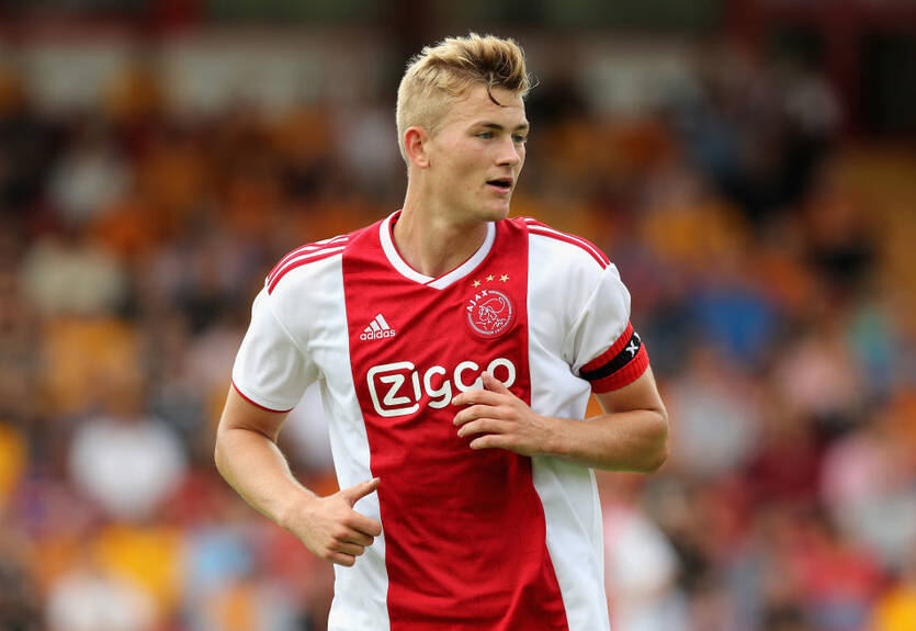 СМИ: Де Лигт летом перейдет в Барселону