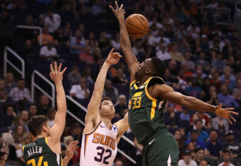 НБА: Атланта обыграла Филадельфию, Хьюстон на выезде разгромил Клипперс