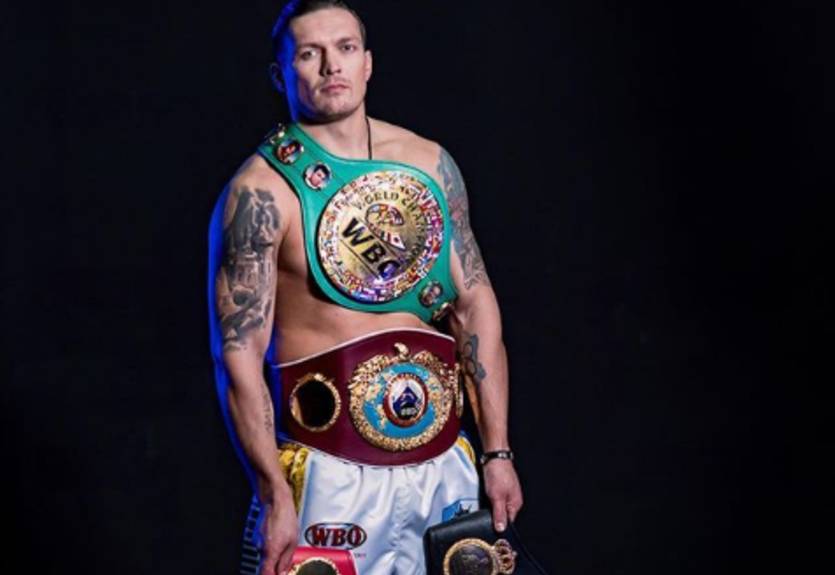 Усик похвастался поясом журнала The Ring