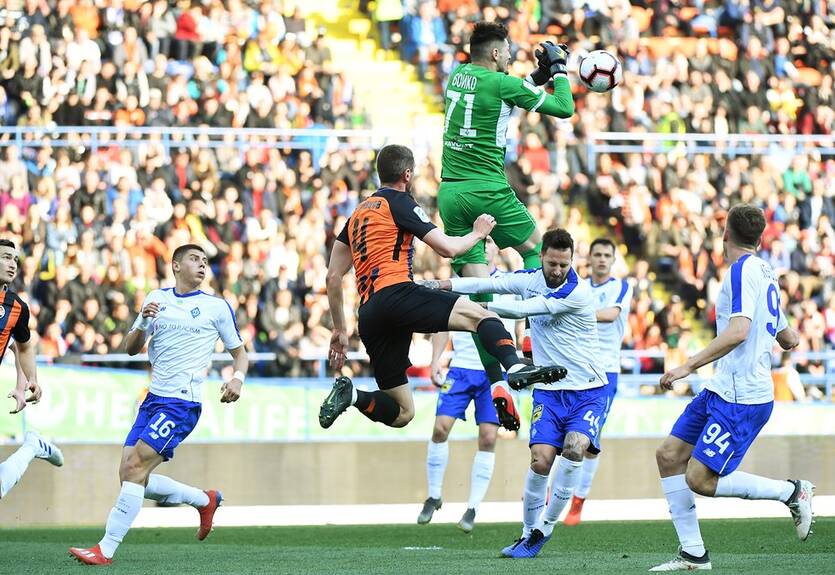 Шахтер в серии пенальти обыграл Динамо и пробился в полуфинал Кубка Украины