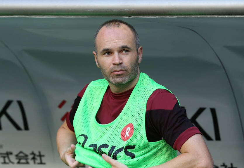 Иньеста: Барселона хотела бы чаще побеждать в Лиге чемпионов, а Реал - в чемпионате