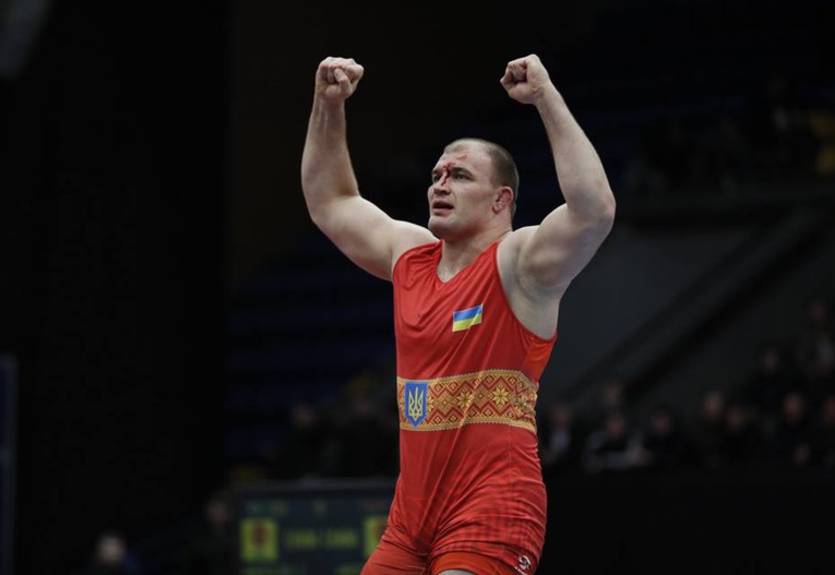 Хоцяновский выиграл бронзу на чемпионате Европы-2019 по борьбе