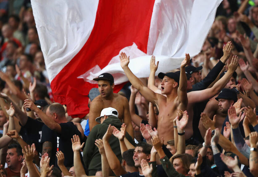 Фанаты Аякса всю ночь взрывали фейерверки под окнами игроков Ювентуса накануне матча Лиги чемпионов