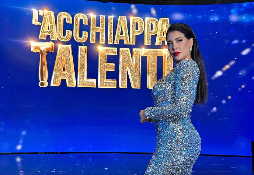 У довгій сукні та вся в блискітках: Дружина Ікарді стала журі на популярному італійському шоу