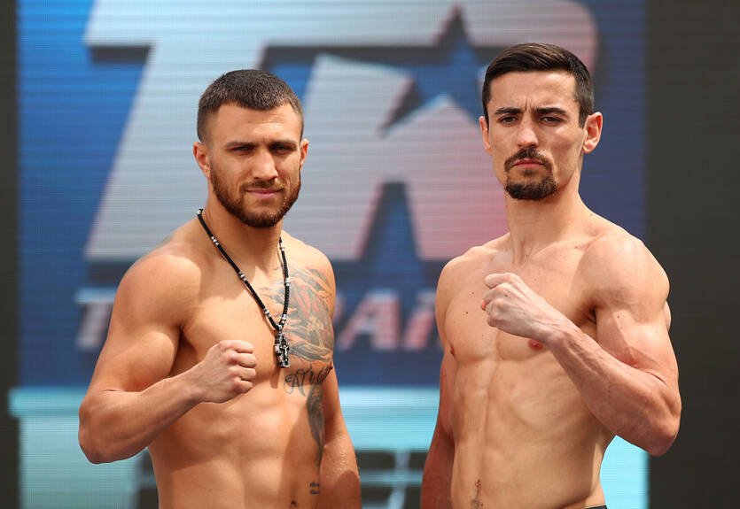 Ломаченко после боя пришел в раздевалку и подбодрил Кроллу