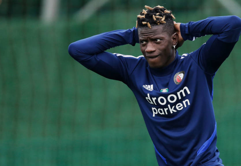 Румунський клуб підозрює екс-захисника Барселони в обмані Румунський клуб підозрює екс-захисника Барселони в обмані