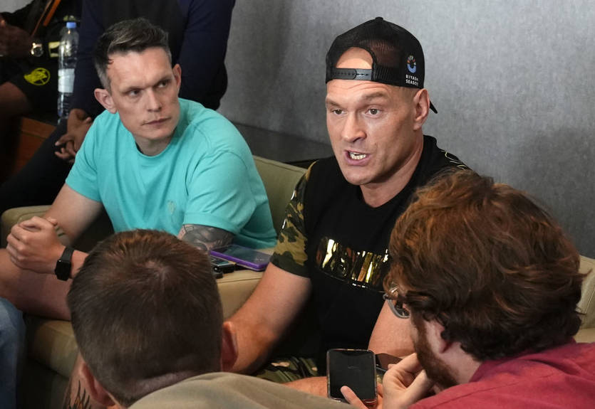 "Что за х**ня?": Фьюри эмоционально отреагировал на конфликт отца с командой Усика "Что за х**ня?": Фьюри эмоционально отреагировал на конфликт отца с командой Усика