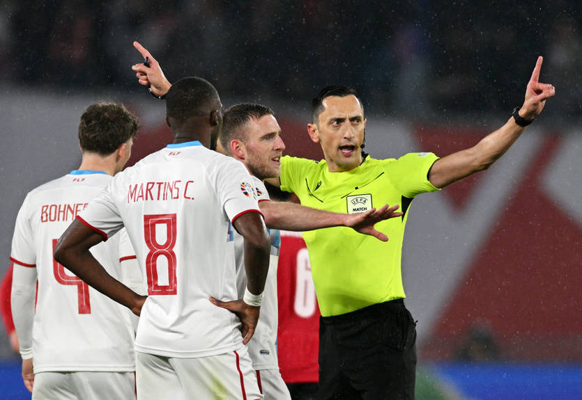 Арбітри на Євро-2024 пояснюватимуть рішення VAR капітанам команд Арбітри на Євро-2024 пояснюватимуть рішення VAR капітанам команд