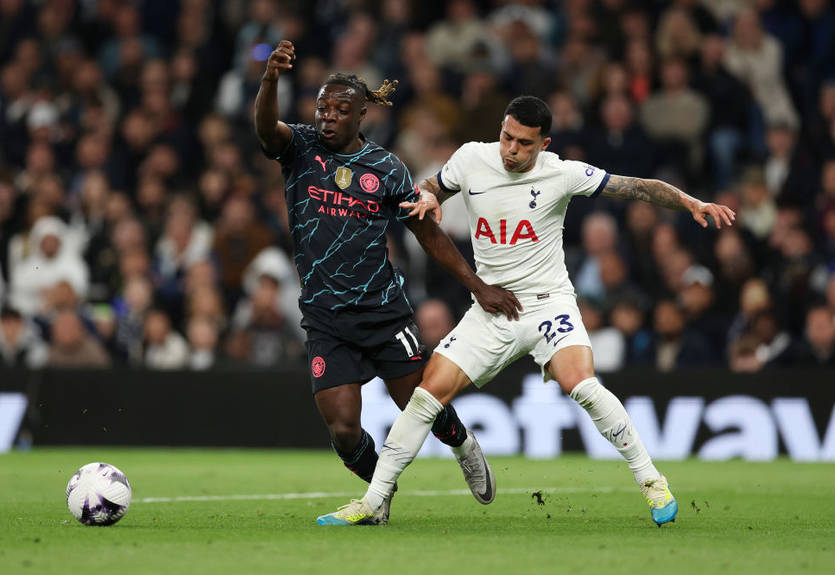 Тоттенхэм не стал помогать соседям из Арсенала, проиграв Ман Сити