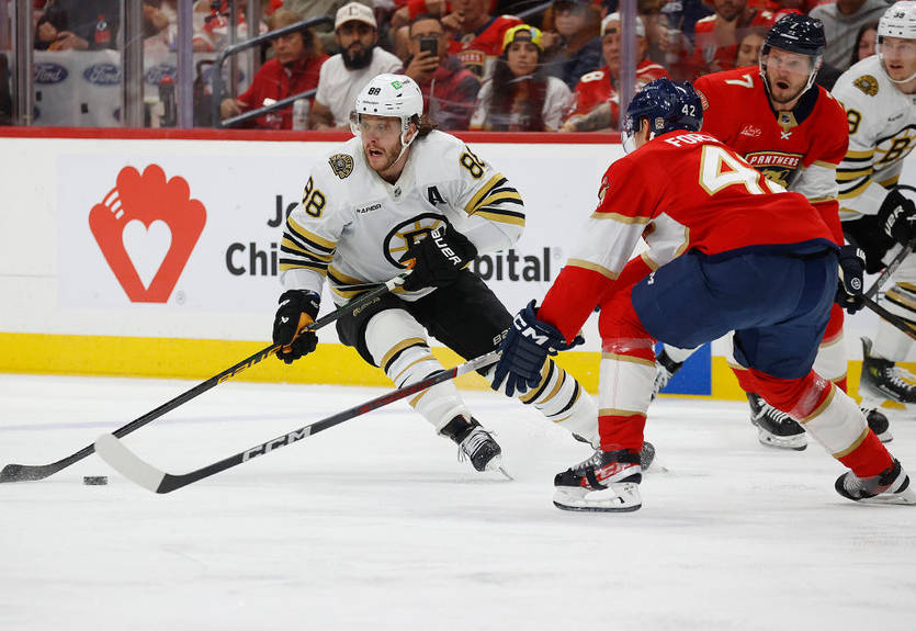 Плей-офф НХЛ: Бостон обыграл Флориду, Эдмонтон взял верх над Ванкувером