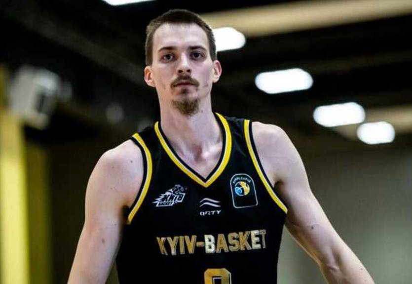 Лучшего защитника Суперлиги поймали при попытке нелегально покинуть Украину Лучшего защитника Суперлиги поймали при попытке нелегально покинуть Украину