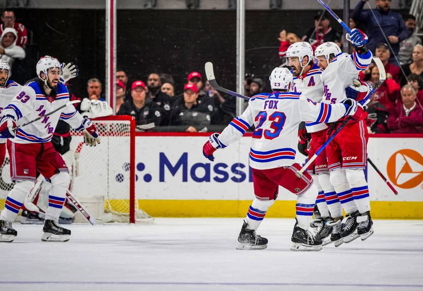 Кубок Стэнли: Рейнджерс закрыли серию с Каролиной, Ванкувер третий раз обыграл Эдмонтон Кубок Стэнли: Рейнджерс закрыли серию с Каролиной, Ванкувер третий раз обыграл Эдмонтон