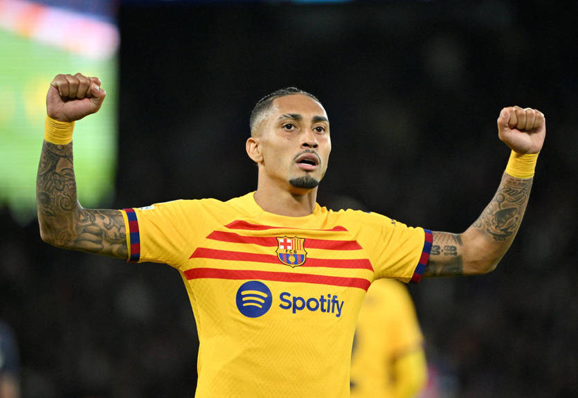 Футболист Барселоны лишился игрового времени из-за оскорбления брата Хави Футболист Барселоны лишился игрового времени из-за оскорбления брата Хави