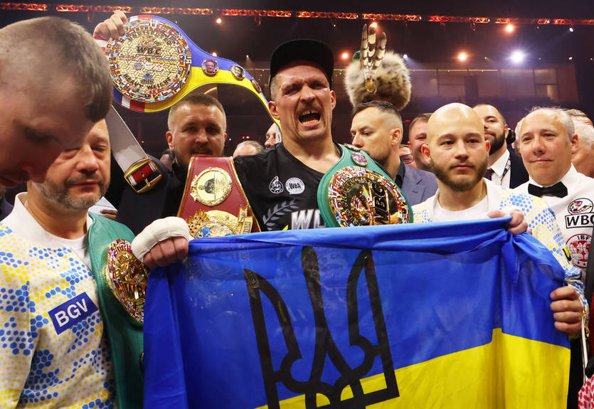 "Добро пожаловать в семью": Усик похвастался новым поясом, отобранным у Фьюри