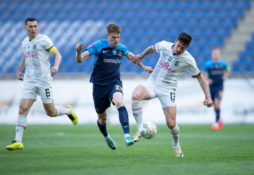 Шахтар у вкрай блідому матчі зіграв внічию з Дніпром-1