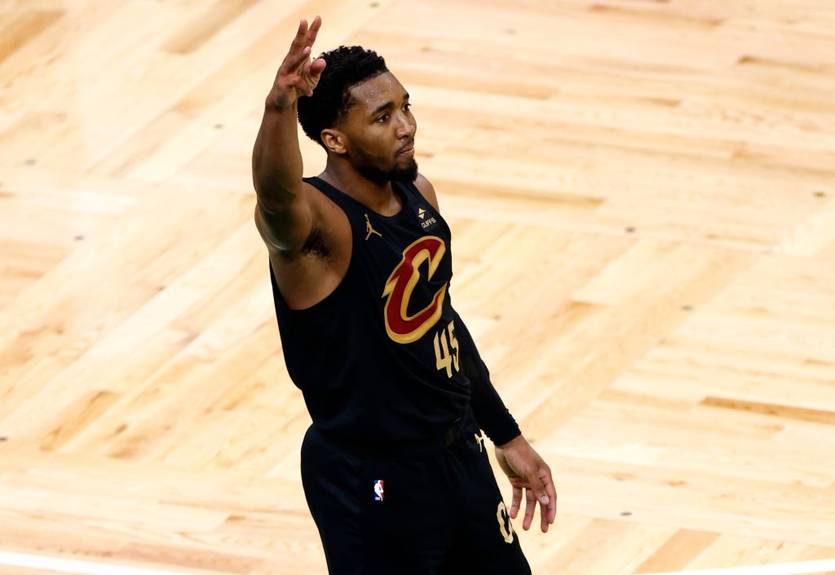 Владелец Кливленда "ни за что не обменяет" Митчелла в Лейкерс Владелец Кливленда "ни за что не обменяет" Митчелла в Лейкерс