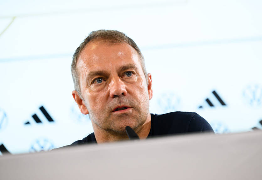 Флик приостановил переговоры с другими клубами ради Барселоны