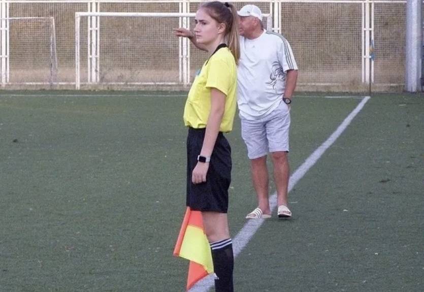 Українську арбітриню після матчу чекав сюрприз прямо на полі