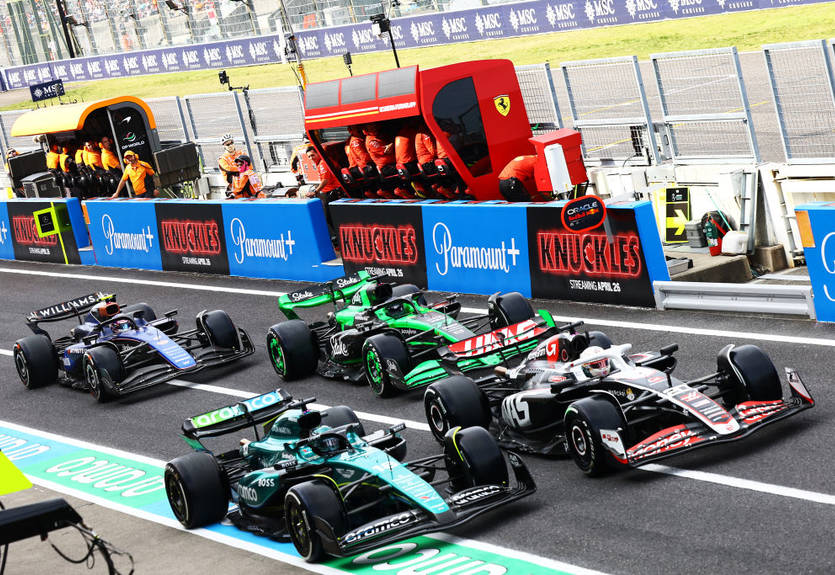 Формула-1 запровадила нове правило через порушення черги на піт-лейн Формула-1 запровадила нове правило через порушення черги на піт-лейн