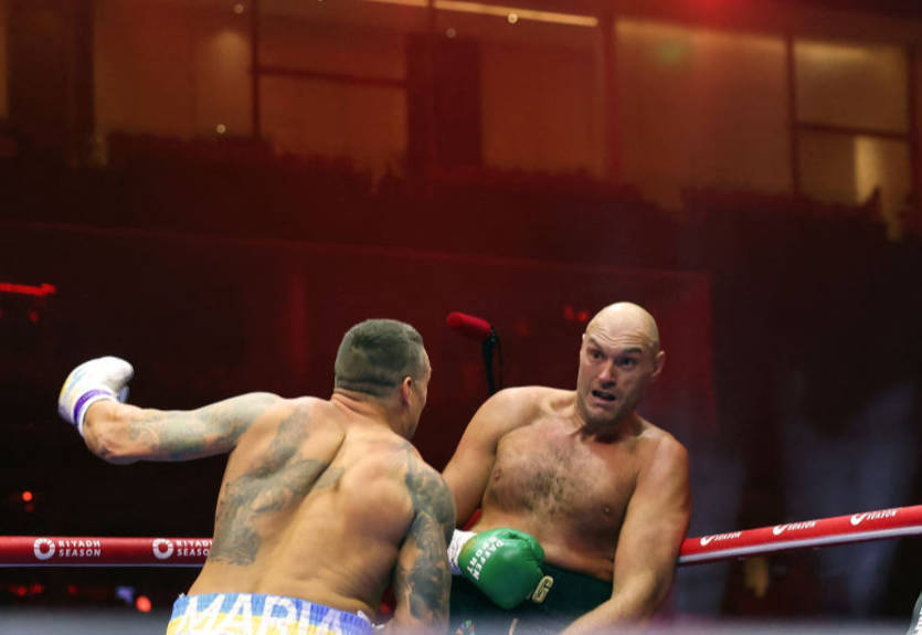 Али Башир: Останавливать бой Усик - Фьюри можно было еще даже до фиксации нокдауна