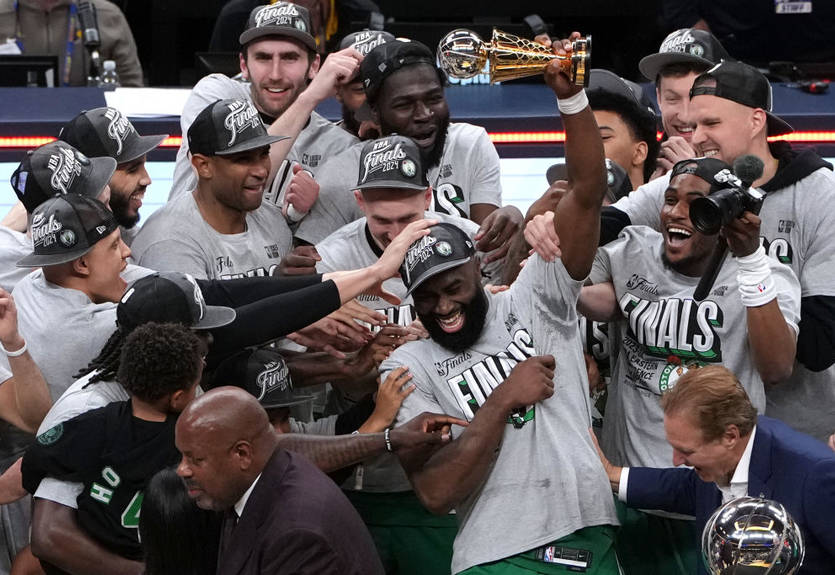 Бостон виграв фінал Сходу і вийшов у вирішальну серію Бостон виграв фінал Сходу і вийшов у вирішальну серію