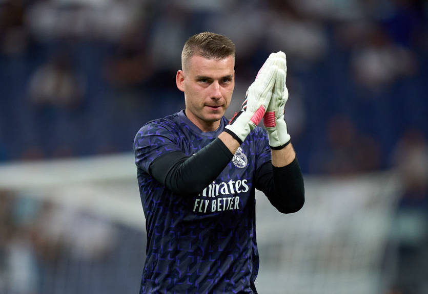 Жена Лунина показала, как украинец с температурой провел тренировку дома