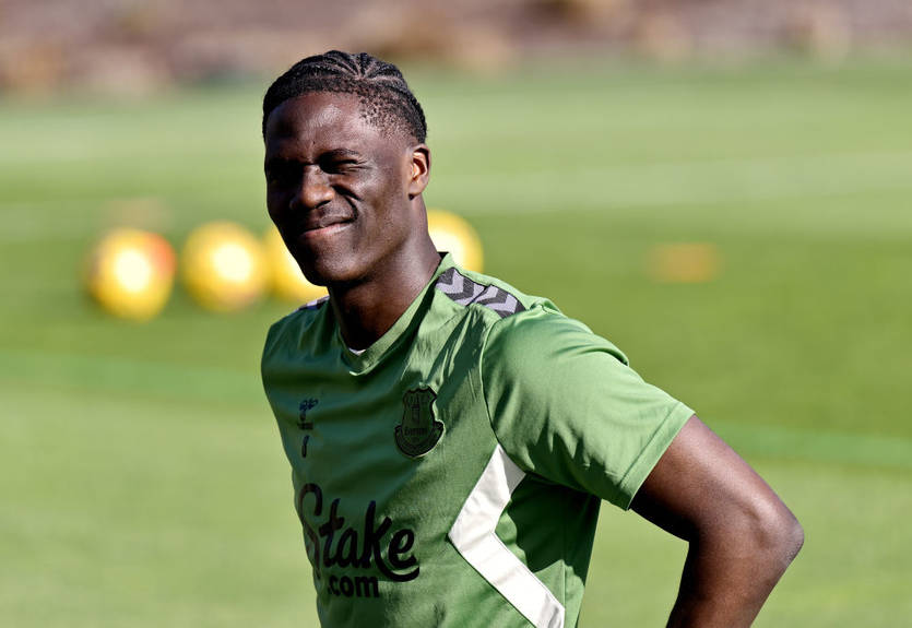 Барселона може купити хавбека Евертона за зниженою ціною