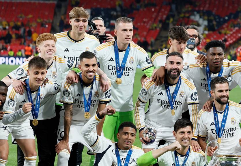 Лунин выиграл девятый трофей в составе Реала Лунин выиграл девятый трофей в составе Реала